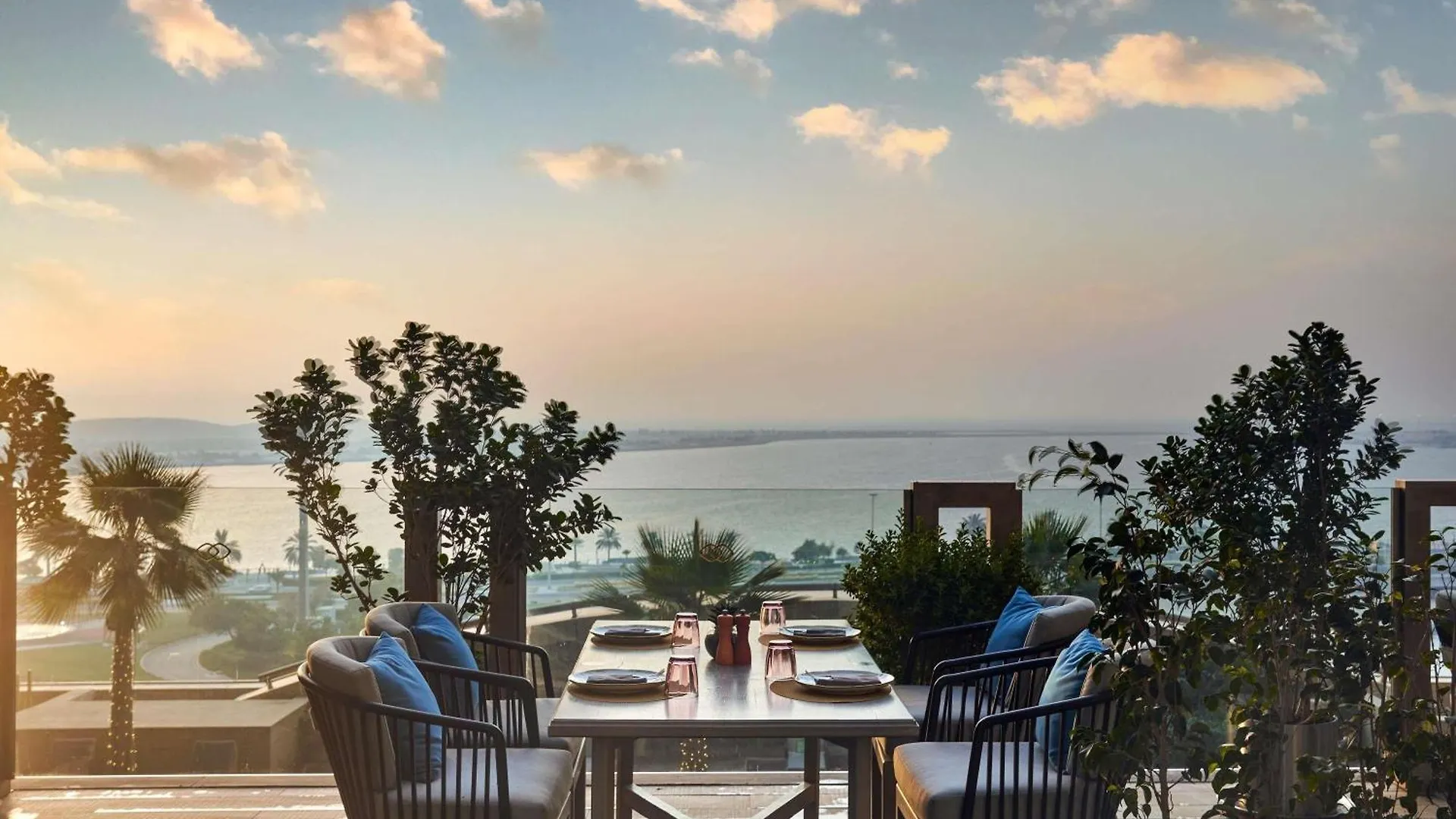 Hotel Sofitel Abu Dhabi Corniche 5*,