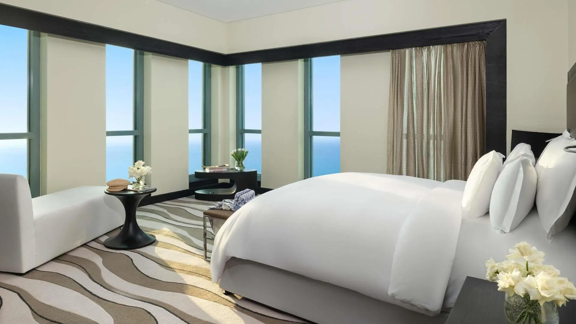Hotel Sofitel Abu Dhabi Corniche 5*,
