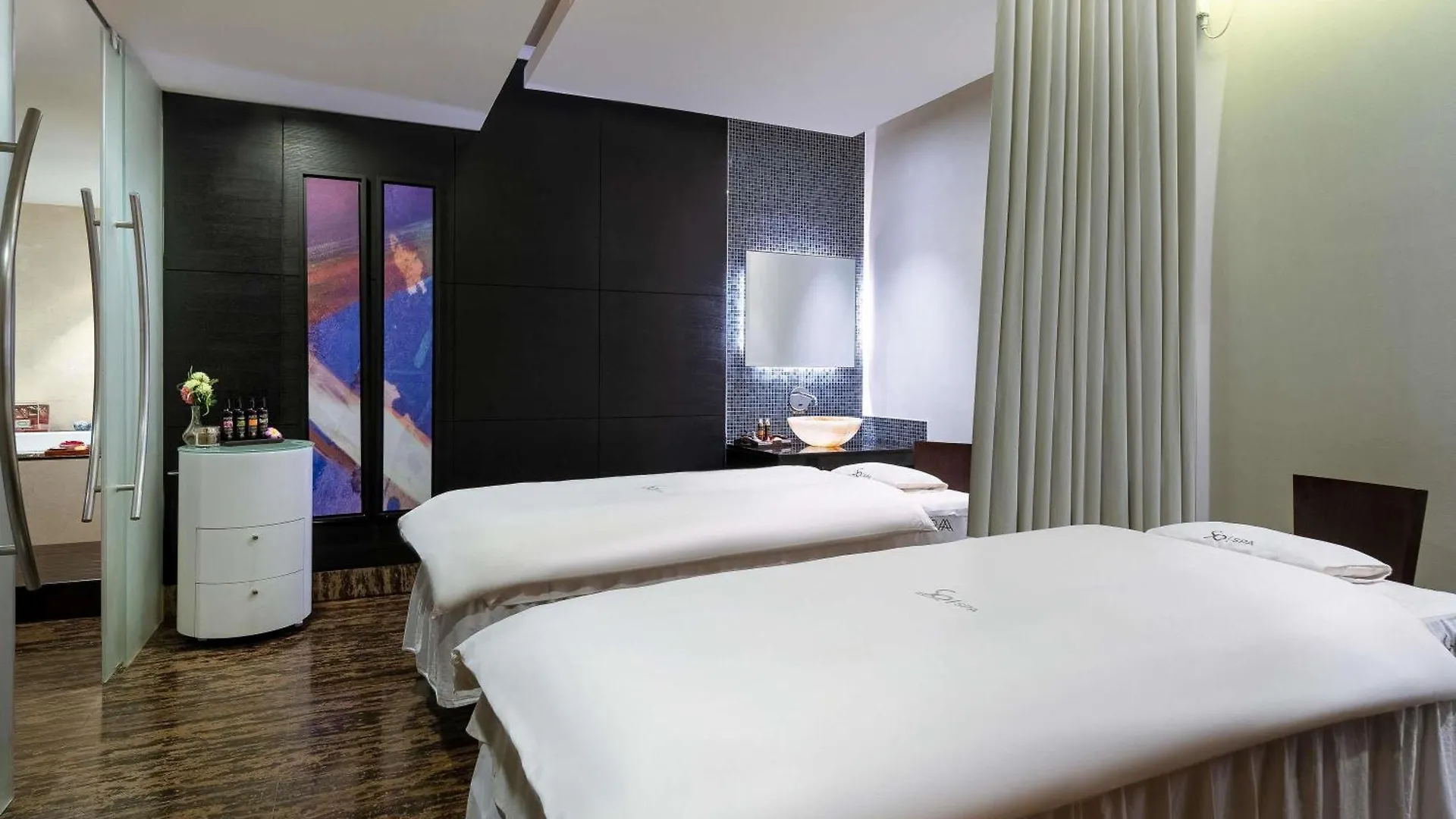 Hotel Sofitel Abu Dhabi Corniche 5*,
